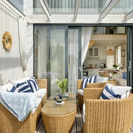 Nowoczesny Z Jacuzzi 6 Ferienhaus
